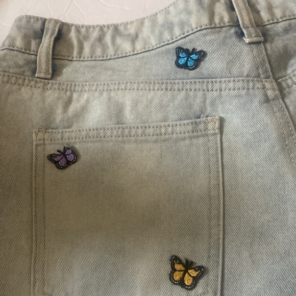 Forever 21 100 percent butterfly jean shorts - Picture 6 of 7